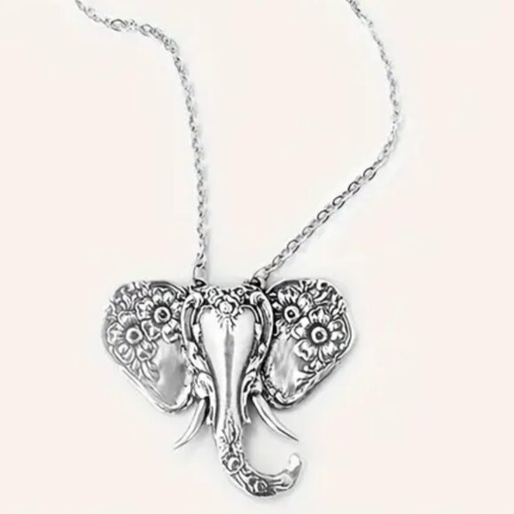 🌺 🌺 🌺 Vintage Style African Elephant Necklace - Picture 4 of 4